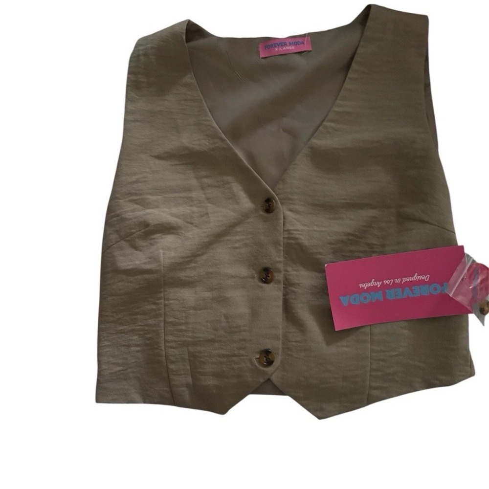 Forever Moda Beige Sleeveless Button V-Neck Vest Top XL Button Accents